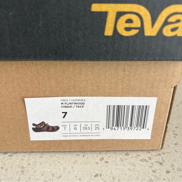 New Teva flintwood sandals men’s size 7 fisherman design - Picture 9 of 9